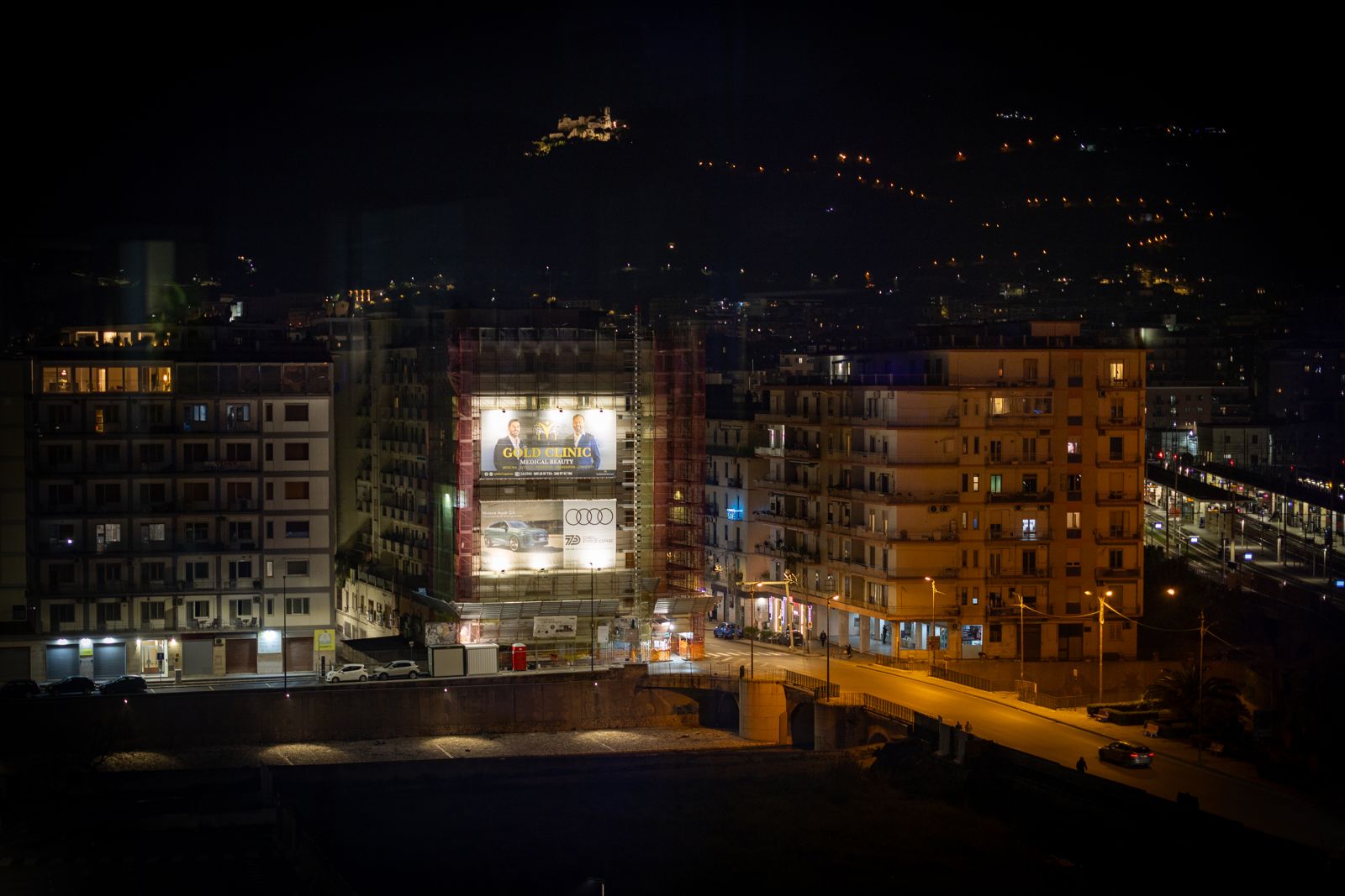 PUBBLIVISION ADV - Maxi pubblicità su ponteggi a Salerno in Corso Giuseppe Garibaldi